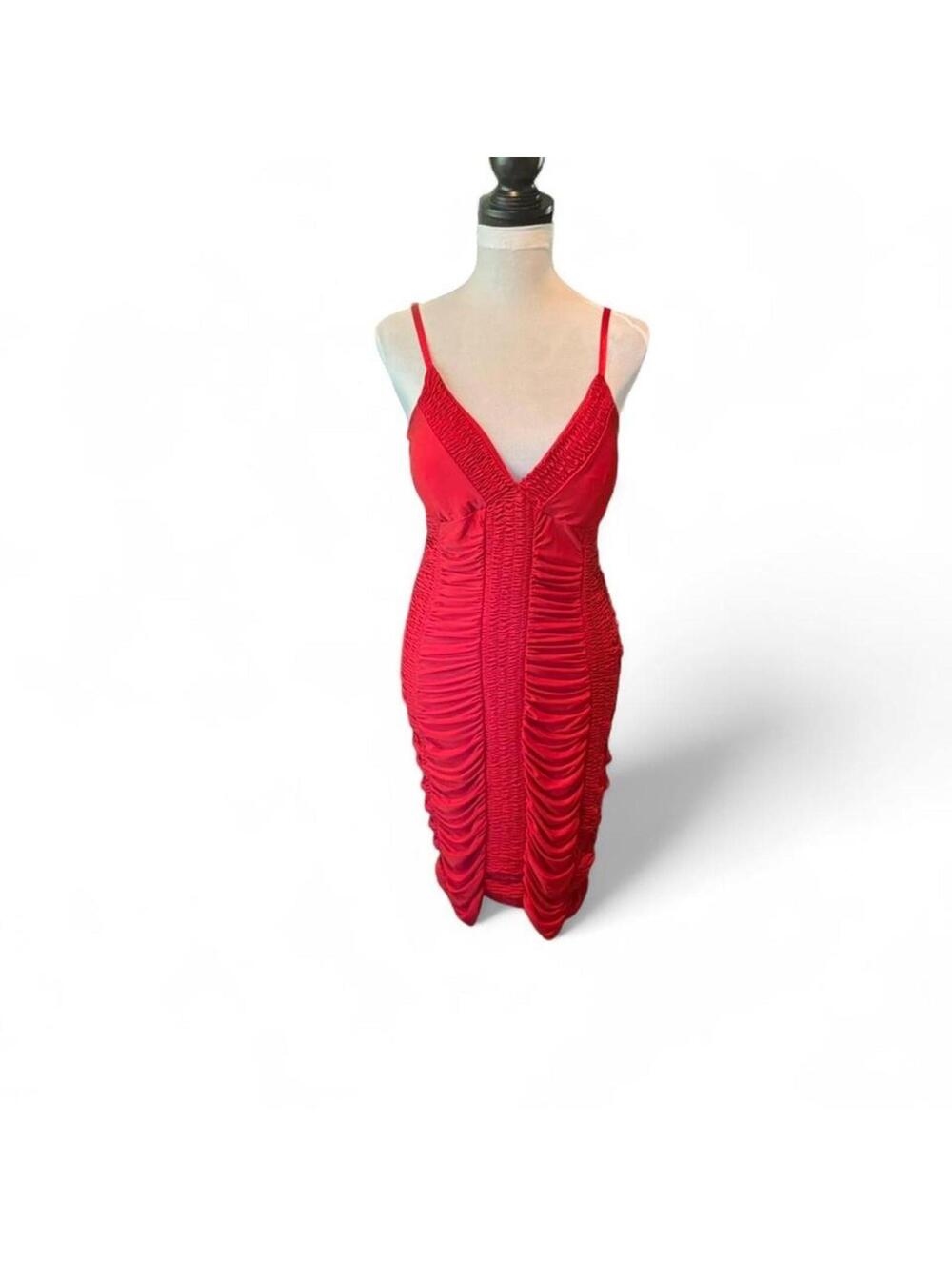 Chelsey Red ruched bodycon dress Size: L